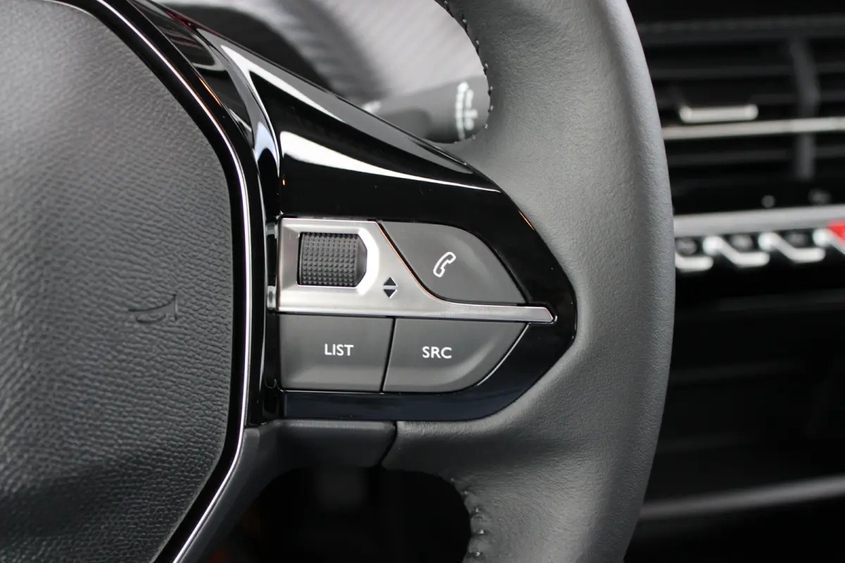 1.2 Turbo 100pk Style | Navi by app | Apple carplay | Parkeersensoren | Bluetooth | Cruise control |
