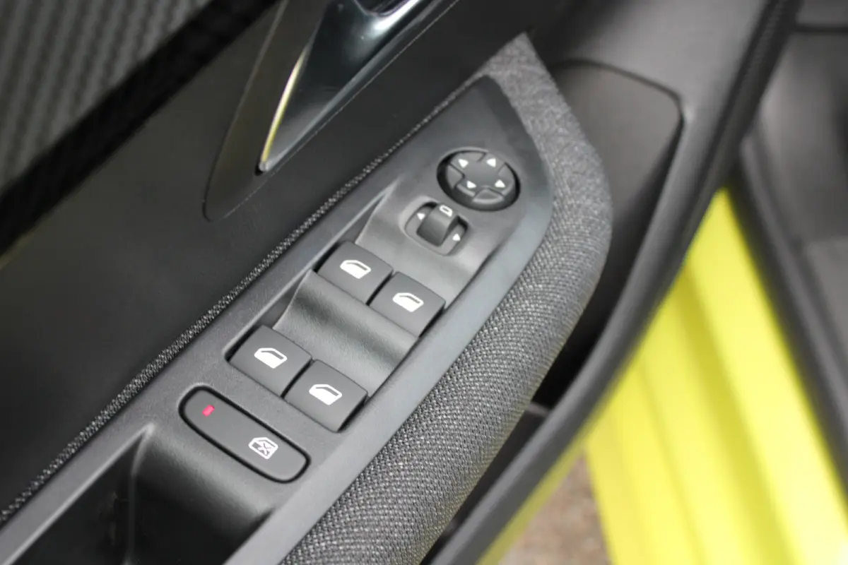 1.2 Turbo 100pk Style | Navi by app | Apple carplay | Parkeersensoren | Bluetooth | Cruise control |