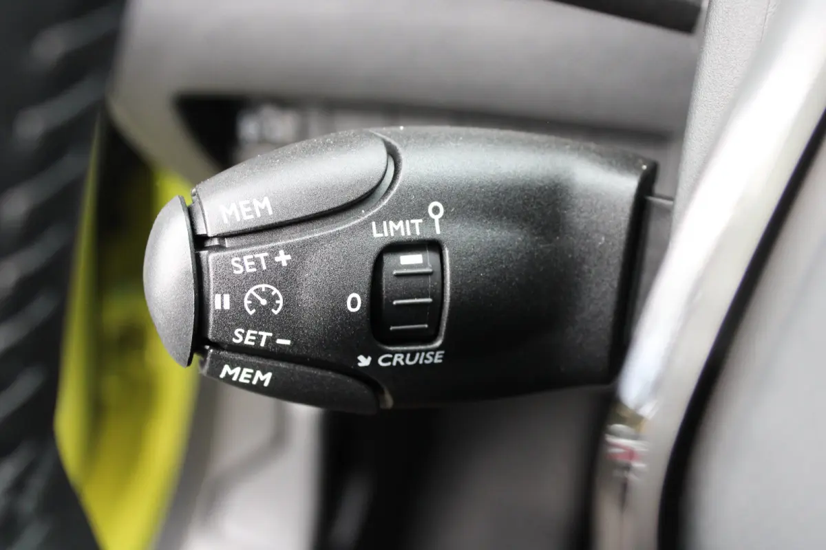 1.2 Turbo 100pk Style | Navi by app | Apple carplay | Parkeersensoren | Bluetooth | Cruise control |