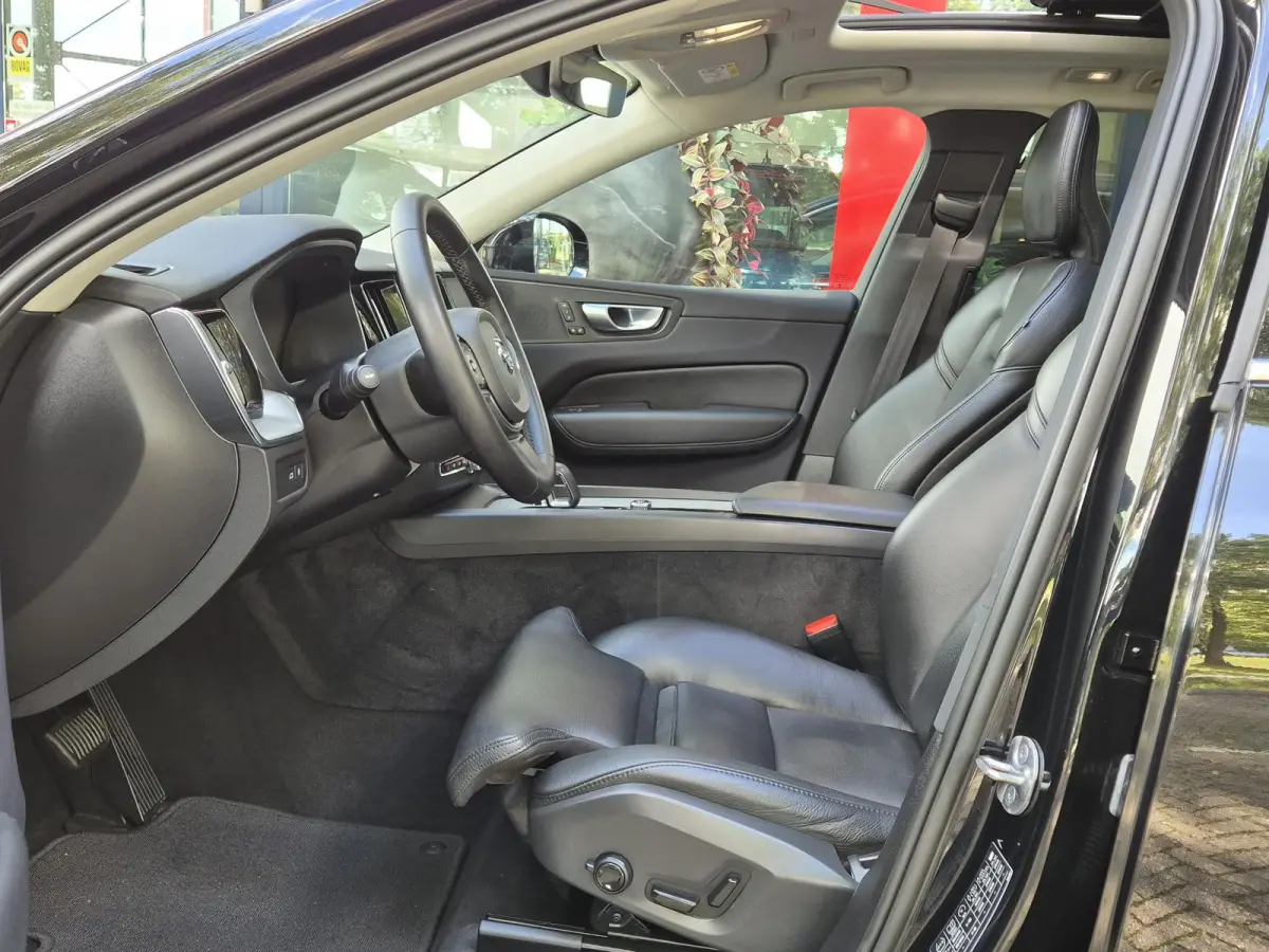 2.0 T6 Plug-in hybrid AWD Core Bright | SOH 100% | Panoramadak | Adapt. Cruise | 20 inch | Climate Control | Leer