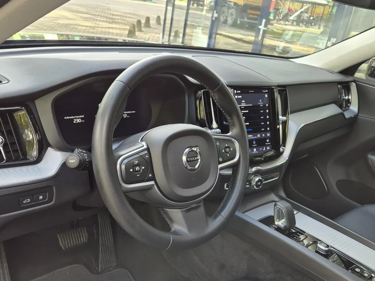 2.0 T6 Plug-in hybrid AWD Core Bright | SOH 100% | Panoramadak | Adapt. Cruise | 20 inch | Climate Control | Leer