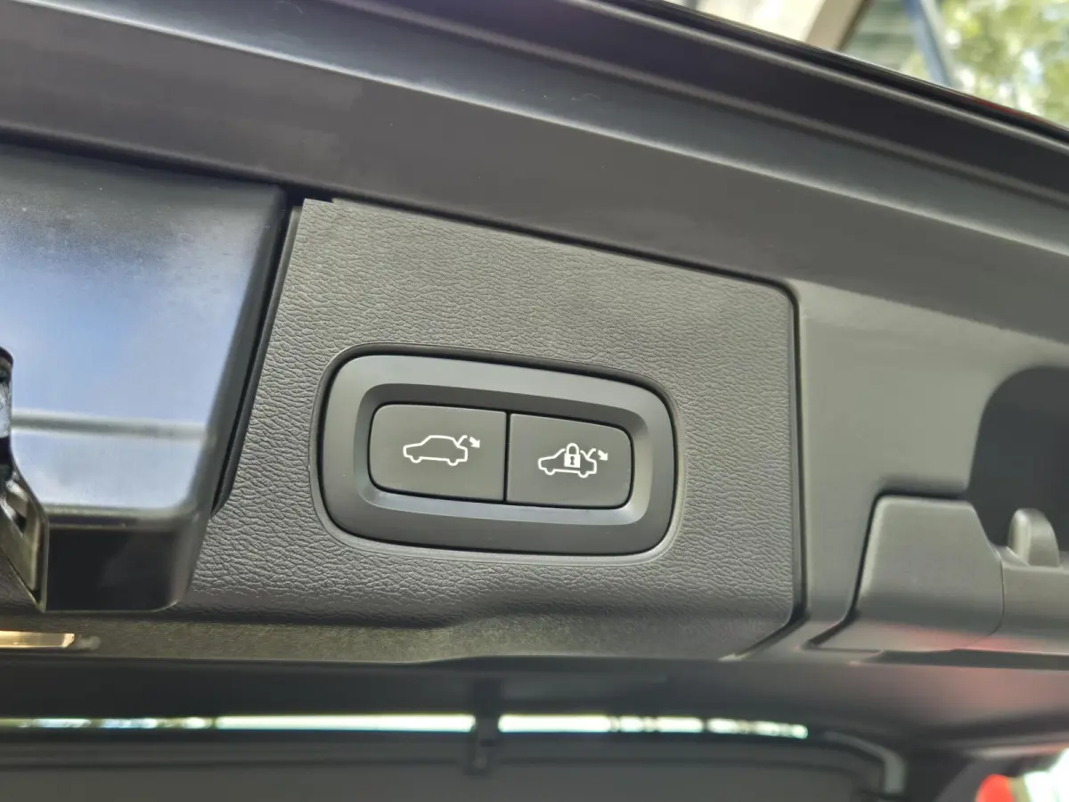 2.0 T6 Plug-in hybrid AWD Core Bright | SOH 100% | Panoramadak | Adapt. Cruise | 20 inch | Climate Control | Leer