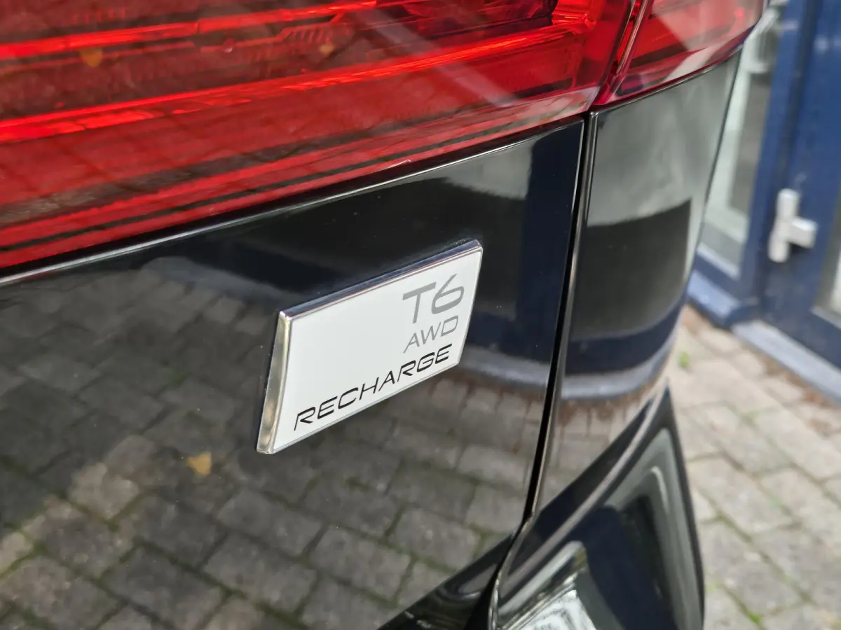 2.0 T6 Plug-in hybrid AWD Core Bright | SOH 100% | Panoramadak | Adapt. Cruise | 20 inch | Climate Control | Leer