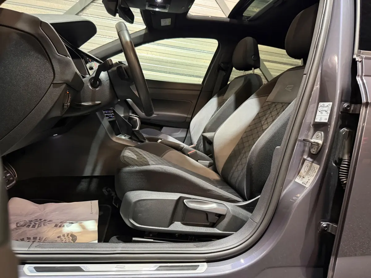 1.0 TSI 3x R-Line DSG/VIRTUAL/IQ-LIGHTS/PANO/NAVI/KEYLESS/CARPLAY/CAMERA/PDC/CLIMATE/DCC/SIDE-ASSIST/ACC/12-MND-GA