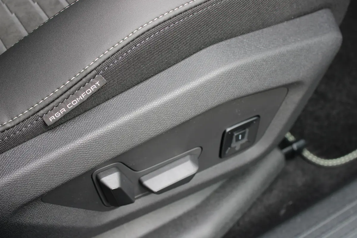 GT Avantage 210 73 kWh | Fase 3 laden | Luxe stoelen | Massage | Stoelverwarming | Alcantara | Navigatie | Camera |