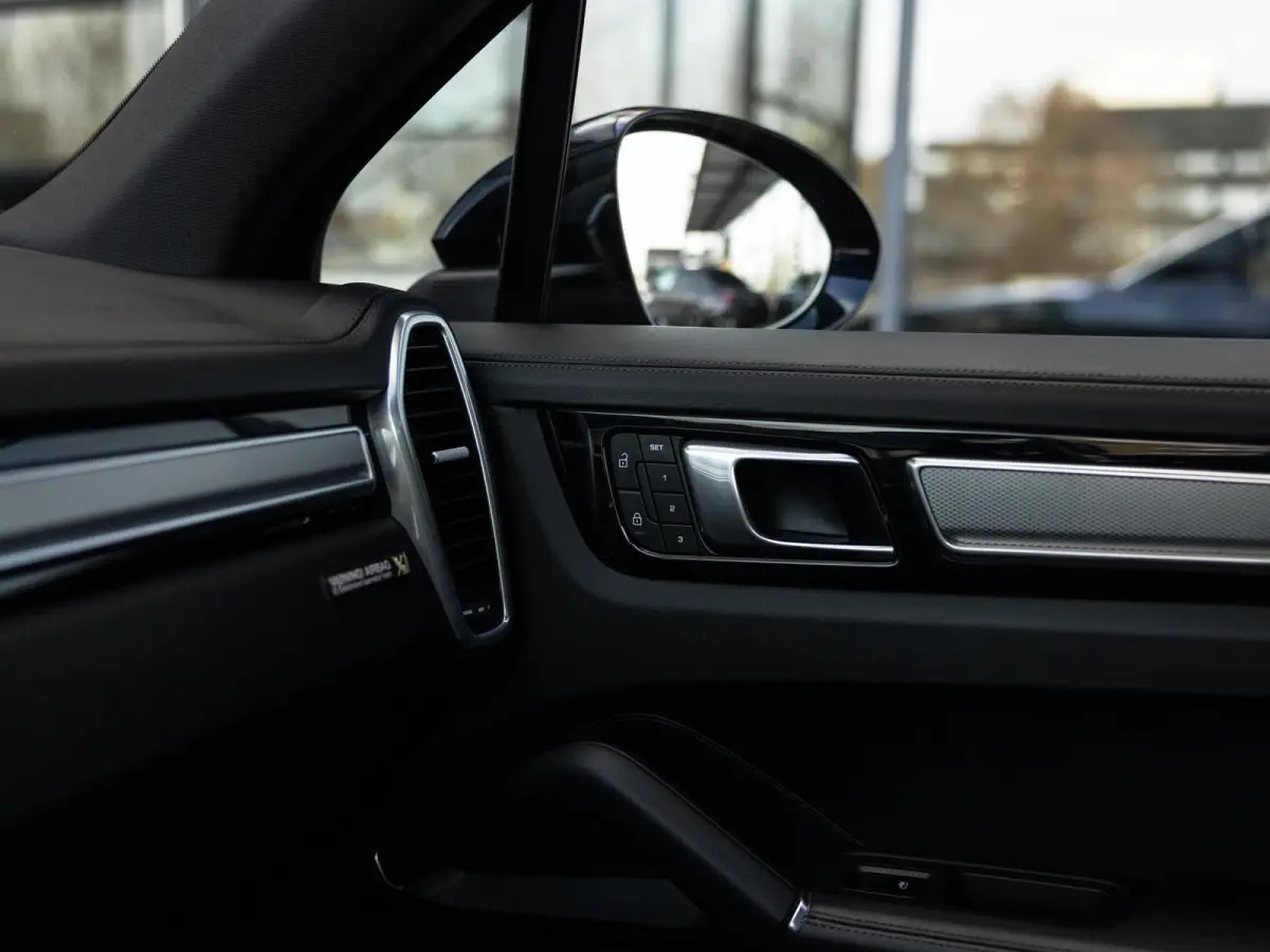 3.0 E-Hybrid Platinum Edition | SPORTDESIGN | SPORTCHRONO | MOONLIGHTBLUE | ELEKTR. TREKHAAK | SOFTCLOSE | ADAPTIVE CRUISE CONTROL | HEAD-UP | BOSE | 22 INCH | PASM LUCHTVERING | PANORAMA/SC