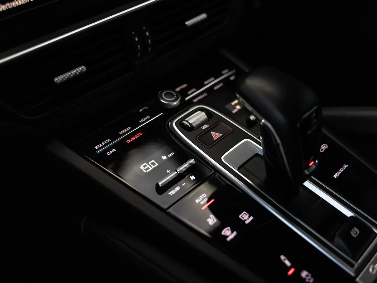 3.0 E-Hybrid Platinum Edition | SPORTDESIGN | SPORTCHRONO | MOONLIGHTBLUE | ELEKTR. TREKHAAK | SOFTCLOSE | ADAPTIVE CRUISE CONTROL | HEAD-UP | BOSE | 22 INCH | PASM LUCHTVERING | PANORAMA/SC