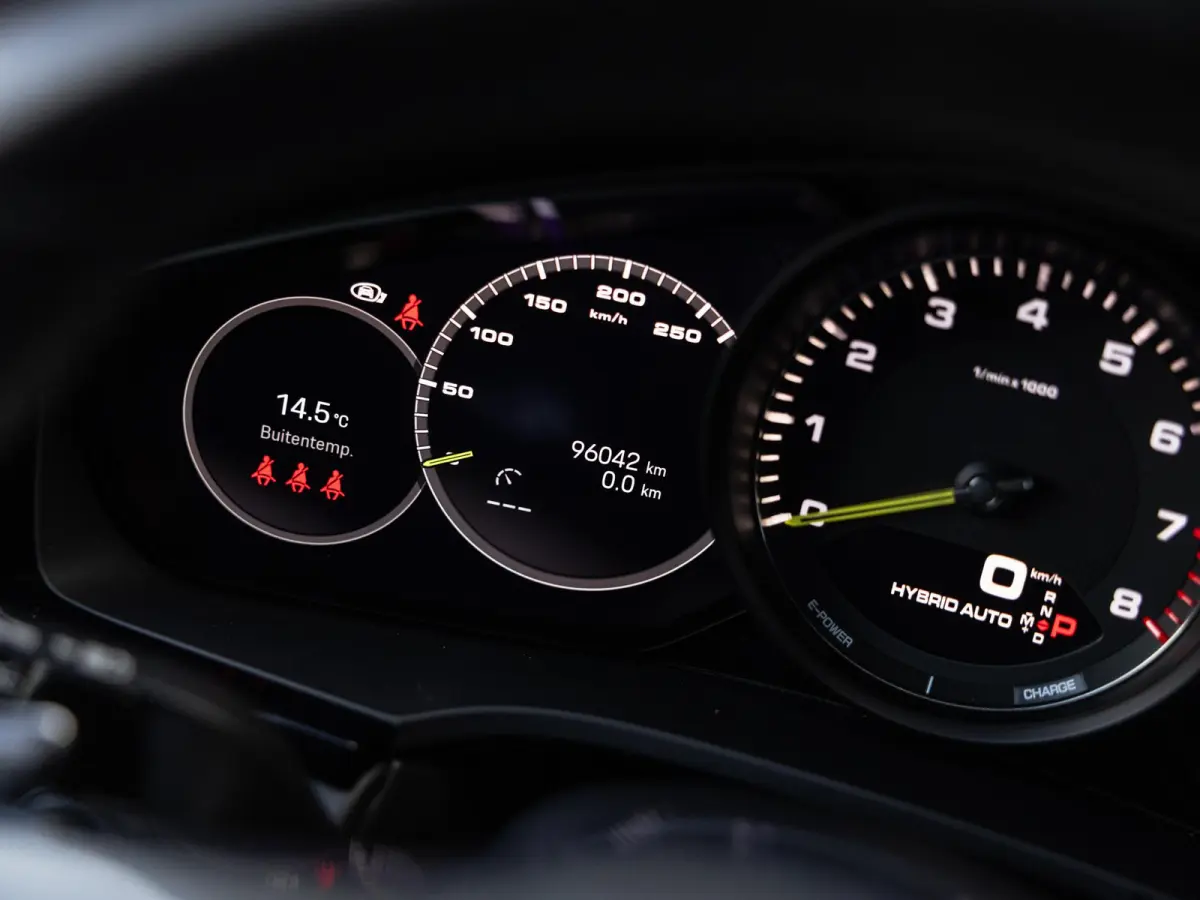 3.0 E-Hybrid Platinum Edition | SPORTDESIGN | SPORTCHRONO | MOONLIGHTBLUE | ELEKTR. TREKHAAK | SOFTCLOSE | ADAPTIVE CRUISE CONTROL | HEAD-UP | BOSE | 22 INCH | PASM LUCHTVERING | PANORAMA/SC