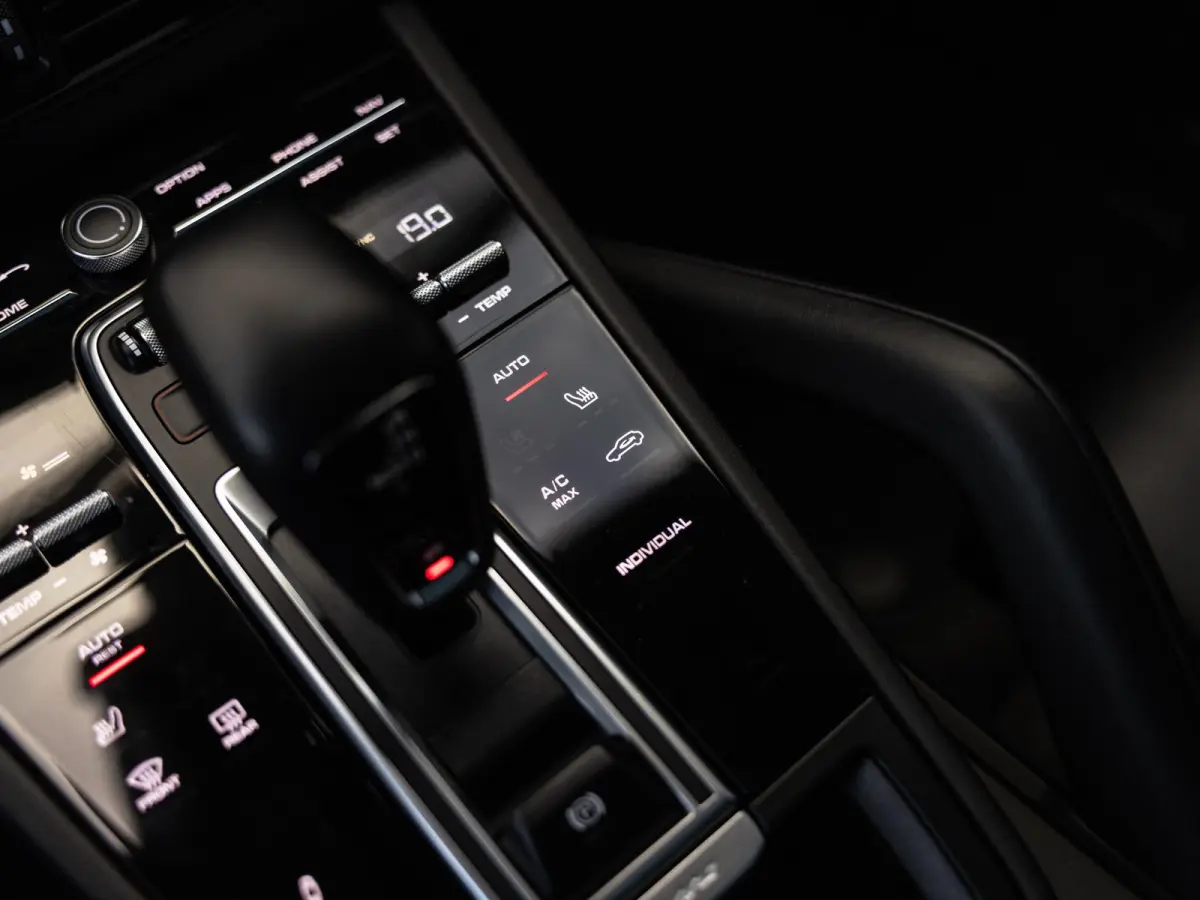 3.0 E-Hybrid Platinum Edition | SPORTDESIGN | SPORTCHRONO | MOONLIGHTBLUE | ELEKTR. TREKHAAK | SOFTCLOSE | ADAPTIVE CRUISE CONTROL | HEAD-UP | BOSE | 22 INCH | PASM LUCHTVERING | PANORAMA/SC