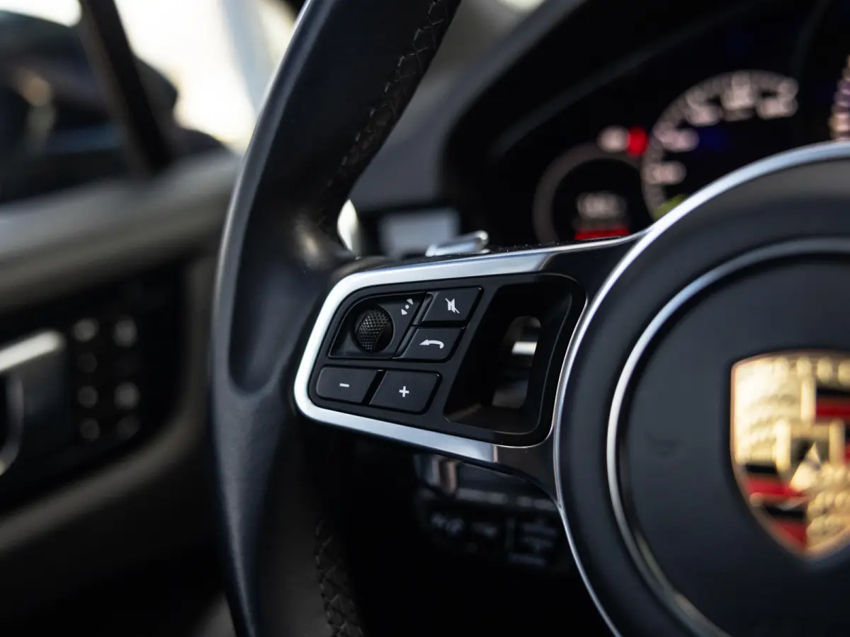 3.0 E-Hybrid Platinum Edition | SPORTDESIGN | SPORTCHRONO | MOONLIGHTBLUE | ELEKTR. TREKHAAK | SOFTCLOSE | ADAPTIVE CRUISE CONTROL | HEAD-UP | BOSE | 22 INCH | PASM LUCHTVERING | PANORAMA/SC