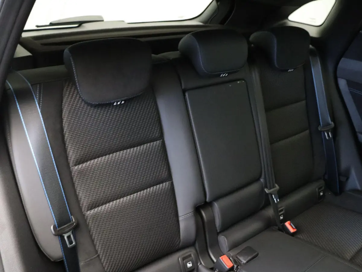 1.2 E-Tech full hybrid 200 iconic esprit Alpine | Voorstoelen/stuurwiel verwarming| Elektrische verstelbare voorstoelen | Climate control | Dodehoek detectie |