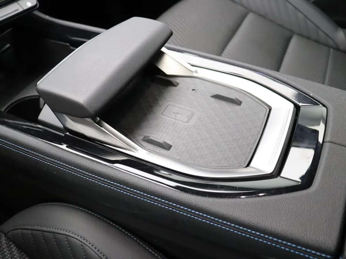 1.2 E-Tech full hybrid 200 iconic esprit Alpine | Voorstoelen/stuurwiel verwarming| Elektrische verstelbare voorstoelen | Climate control | Dodehoek detectie |