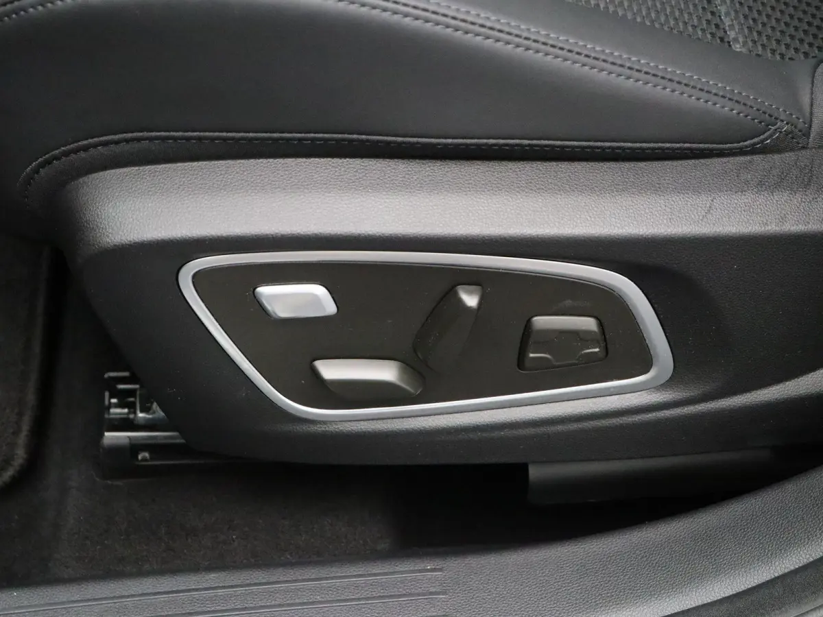 1.2 E-Tech full hybrid 200 iconic esprit Alpine | Voorstoelen/stuurwiel verwarming| Elektrische verstelbare voorstoelen | Climate control | Dodehoek detectie |