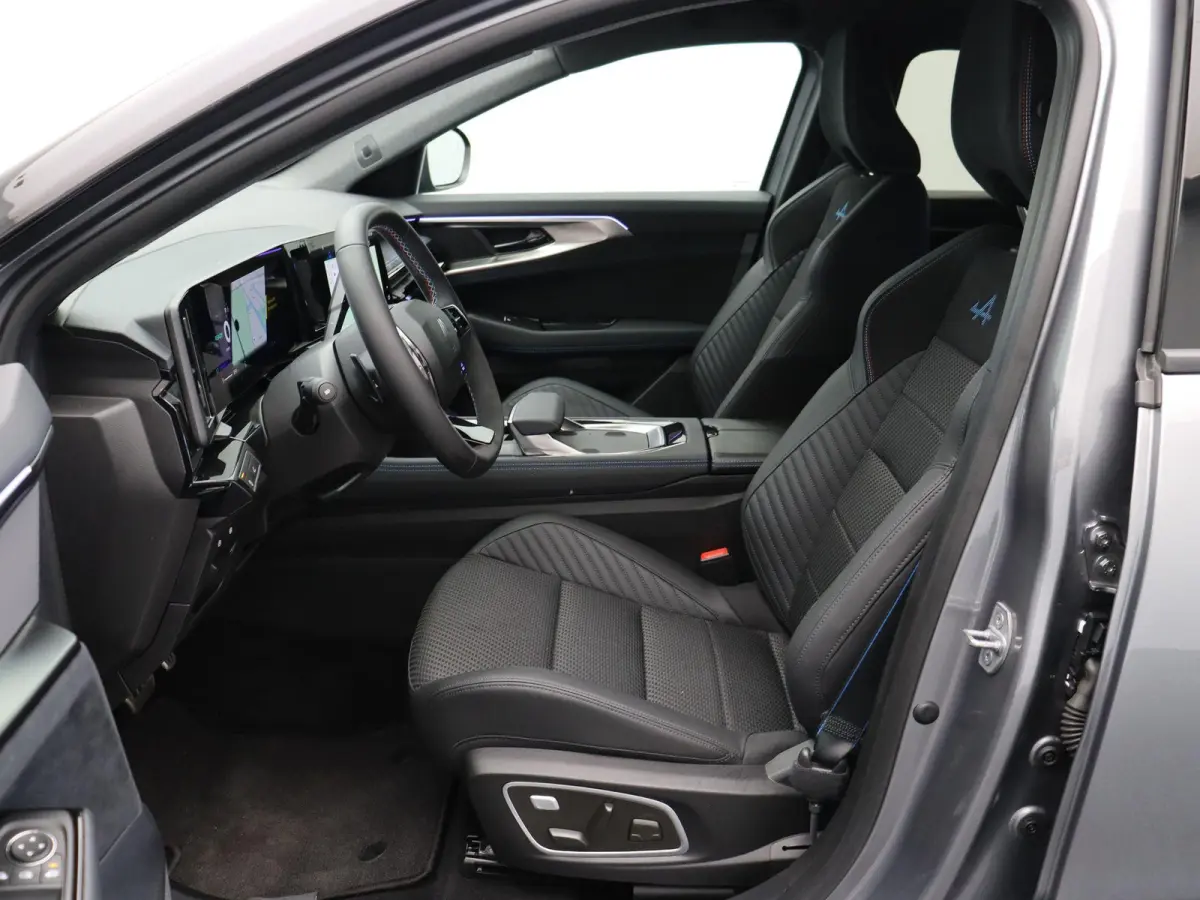 1.2 E-Tech full hybrid 200 iconic esprit Alpine | Voorstoelen/stuurwiel verwarming| Elektrische verstelbare voorstoelen | Climate control | Dodehoek detectie |