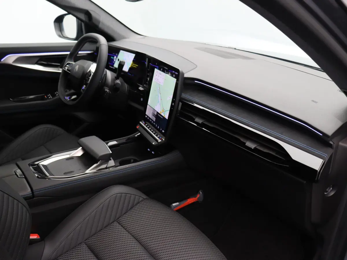 1.2 E-Tech full hybrid 200 iconic esprit Alpine | Voorstoelen/stuurwiel verwarming| Elektrische verstelbare voorstoelen | Climate control | Dodehoek detectie |