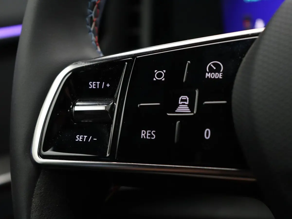 1.2 E-Tech full hybrid 200 iconic esprit Alpine | Voorstoelen/stuurwiel verwarming| Elektrische verstelbare voorstoelen | Climate control | Dodehoek detectie |