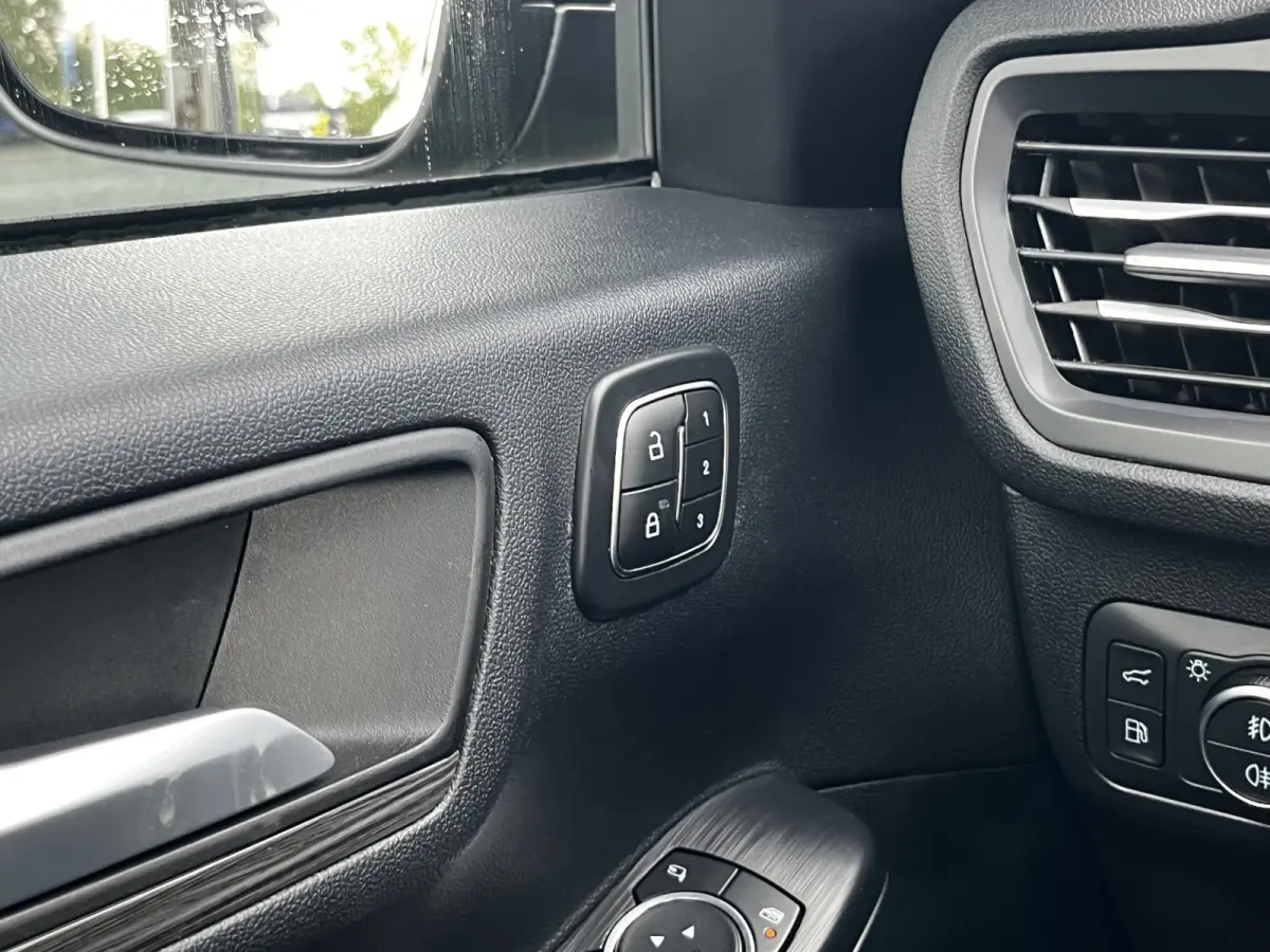 2.5 PHEV Active X 243pk e-CVT Automaat | Full Options | Black Package | E-Trekhaak | Panodak | Coast-to-Coast Matrix LED |