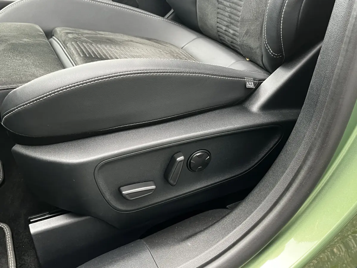 2.5 PHEV Active X 243pk e-CVT Automaat | Full Options | Black Package | E-Trekhaak | Panodak | Coast-to-Coast Matrix LED |