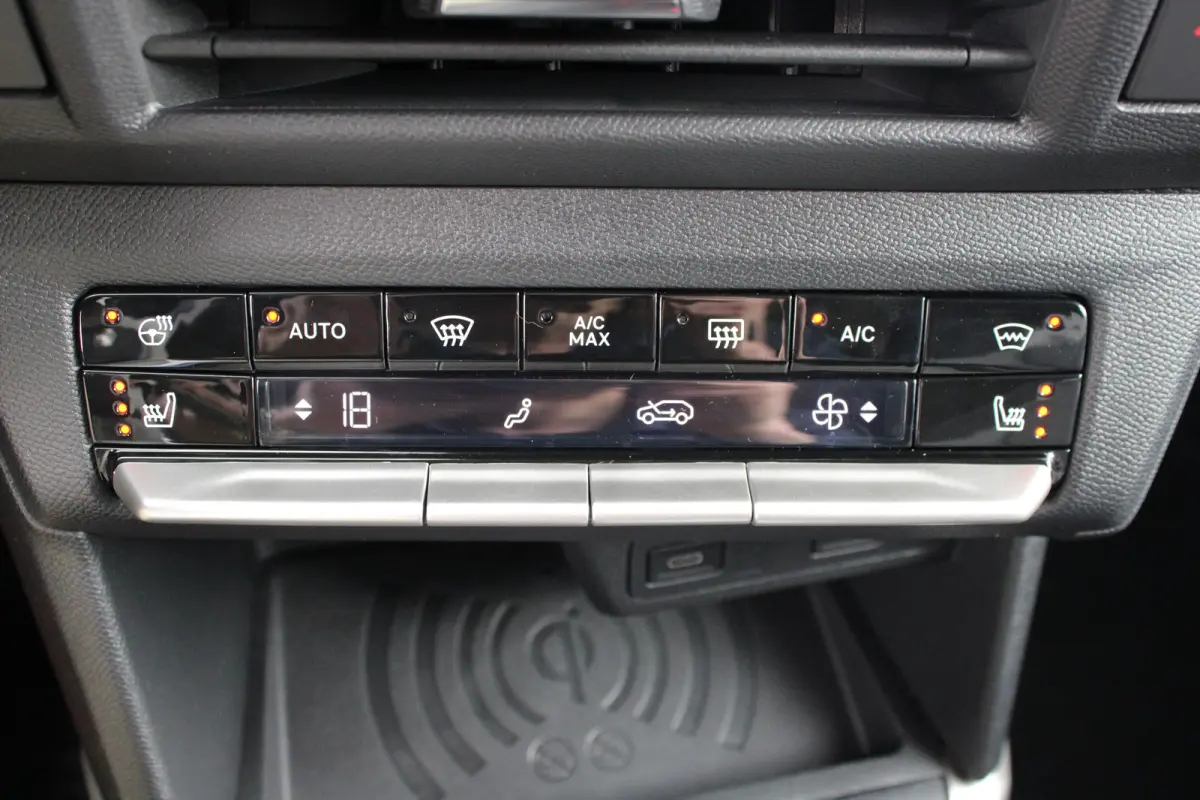 GS 44 kWh | Fase 3 laden | Stoel + Stuurverwarming | Navigatie | Camera | Apple carplay | Bluetooth |