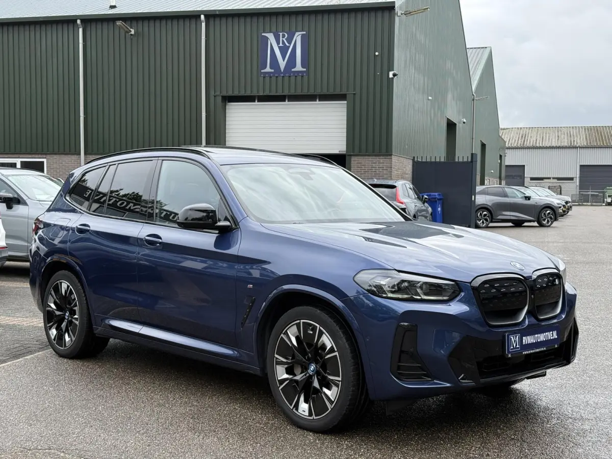 High Executive 80 kWh M-SPORT SHADOW| SOH 99%| VAN: 43.900,- VOOR: 40.877,- UW HERFSTVOORDEEL: 3.023,| SUPER COMPLEET!| 360 CAMERA| HARMAN KARDON| ELEKTRISCHE STOELEN| HUD|DRIVING ASS. PROFF