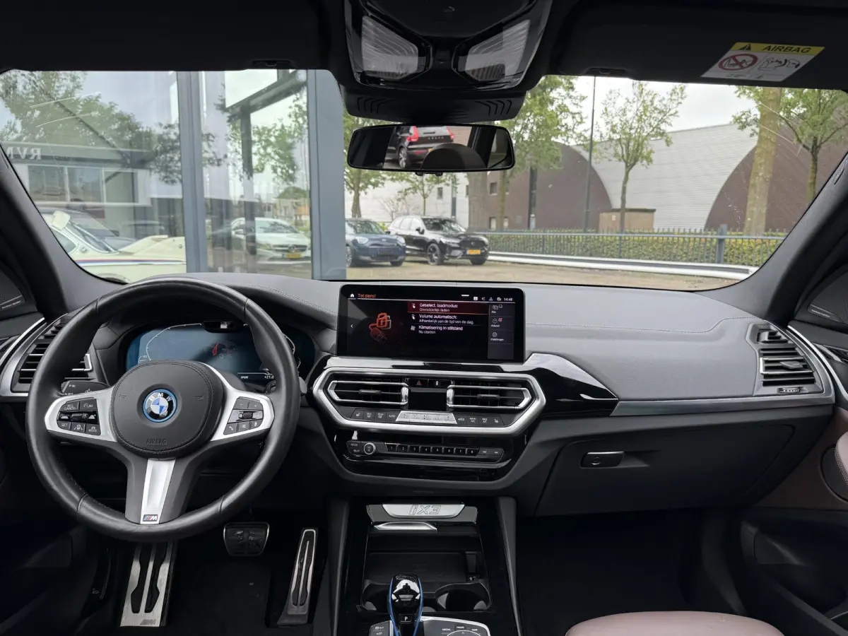 High Executive 80 kWh M-SPORT SHADOW| SOH 99%| VAN: 43.900,- VOOR: 40.877,- UW HERFSTVOORDEEL: 3.023,| SUPER COMPLEET!| 360 CAMERA| HARMAN KARDON| ELEKTRISCHE STOELEN| HUD|DRIVING ASS. PROFF