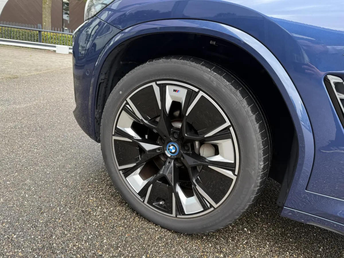 High Executive 80 kWh M-SPORT SHADOW| SOH 99%| VAN: 43.900,- VOOR: 40.877,- UW HERFSTVOORDEEL: 3.023,| SUPER COMPLEET!| 360 CAMERA| HARMAN KARDON| ELEKTRISCHE STOELEN| HUD|DRIVING ASS. PROFF
