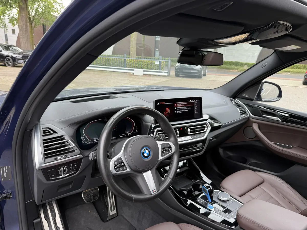 High Executive 80 kWh M-SPORT SHADOW| SOH 99%| VAN: 43.900,- VOOR: 40.877,- UW HERFSTVOORDEEL: 3.023,| SUPER COMPLEET!| 360 CAMERA| HARMAN KARDON| ELEKTRISCHE STOELEN| HUD|DRIVING ASS. PROFF