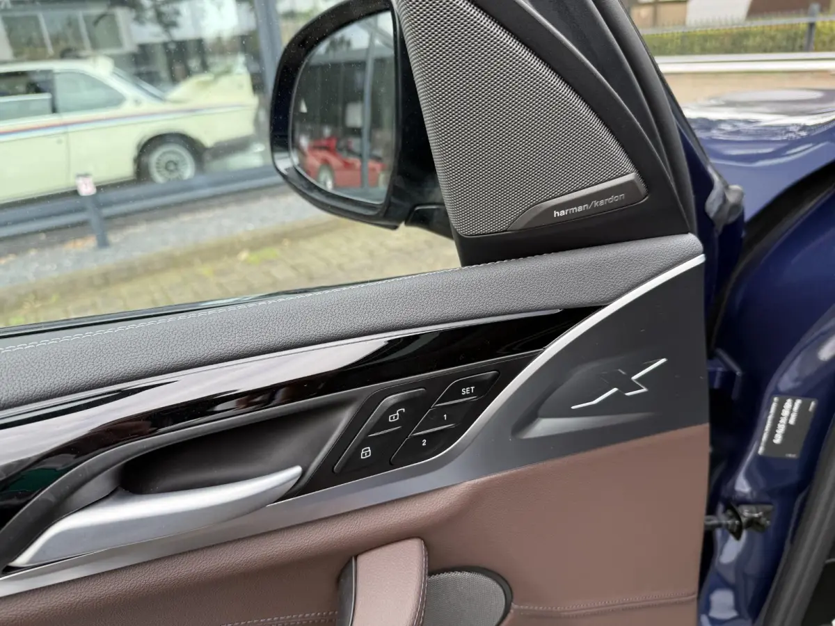 High Executive 80 kWh M-SPORT SHADOW| SOH 99%| VAN: 43.900,- VOOR: 40.877,- UW HERFSTVOORDEEL: 3.023,| SUPER COMPLEET!| 360 CAMERA| HARMAN KARDON| ELEKTRISCHE STOELEN| HUD|DRIVING ASS. PROFF