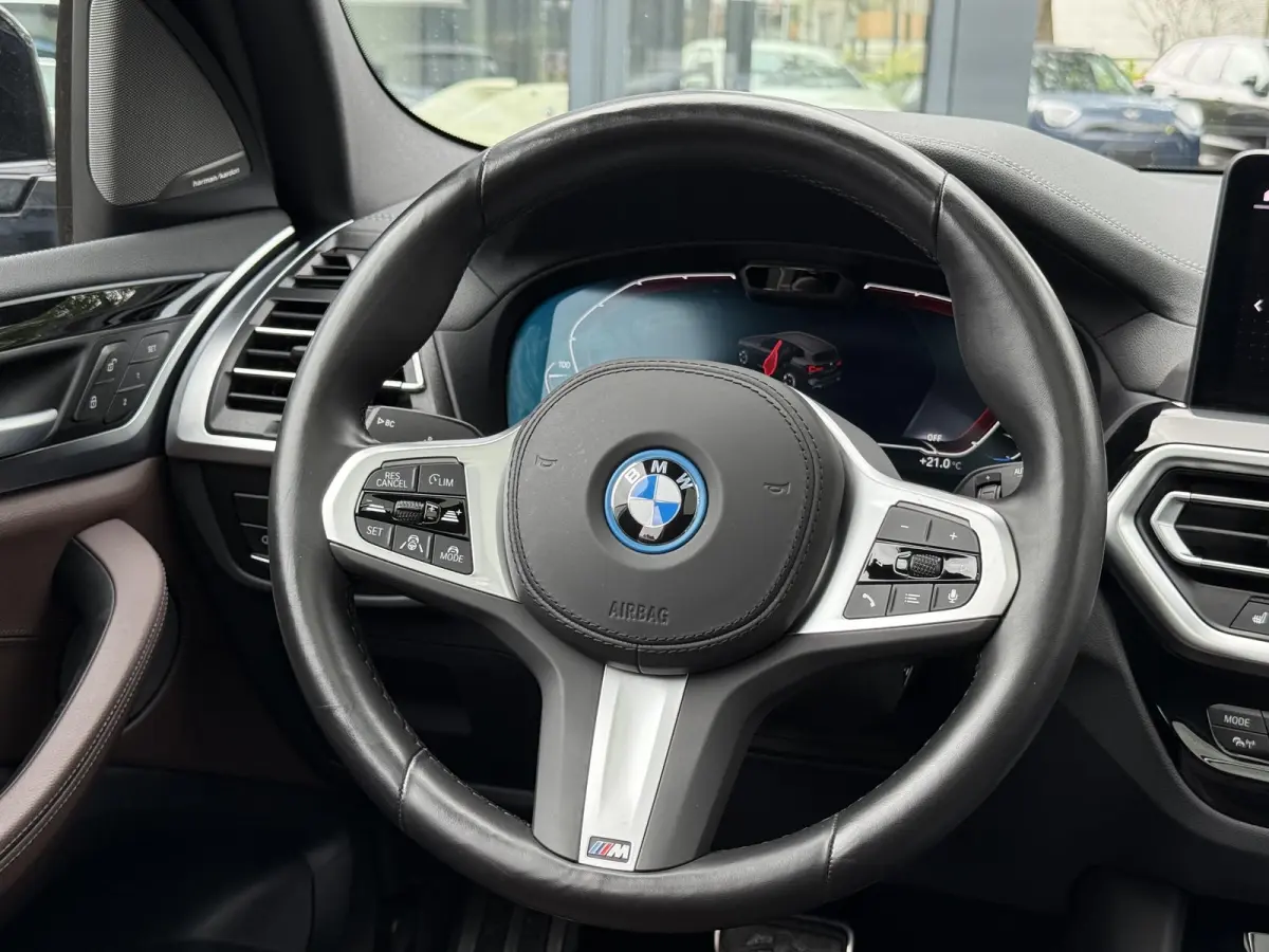 High Executive 80 kWh M-SPORT SHADOW| SOH 99%| VAN: 43.900,- VOOR: 40.877,- UW HERFSTVOORDEEL: 3.023,| SUPER COMPLEET!| 360 CAMERA| HARMAN KARDON| ELEKTRISCHE STOELEN| HUD|DRIVING ASS. PROFF