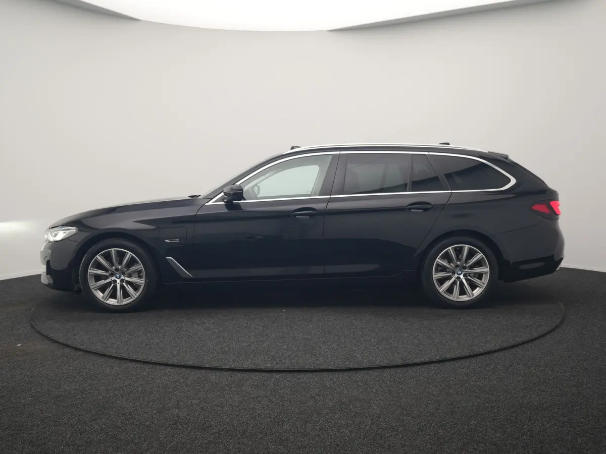 530e xDrive Business Edition Plus 293pk Dealer O.H. | Panodak | Adaptive Cruise | Head Up | Laser LED | 360 Camera | Lederen Comfortzetels Verwarmd | Sfeerverlichting | Keyless | Blis | Appl