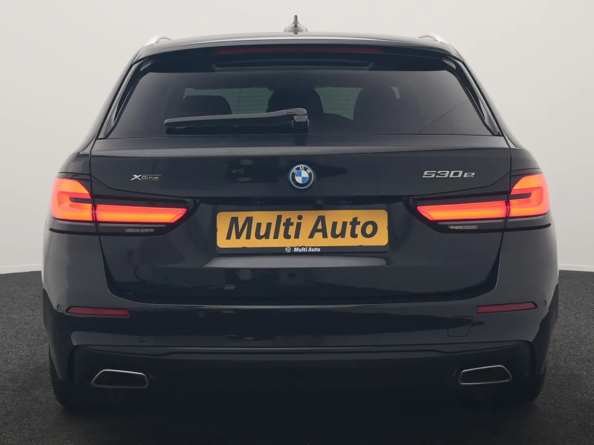530e xDrive Business Edition Plus 293pk Dealer O.H. | Panodak | Adaptive Cruise | Head Up | Laser LED | 360 Camera | Lederen Comfortzetels Verwarmd | Sfeerverlichting | Keyless | Blis | Appl