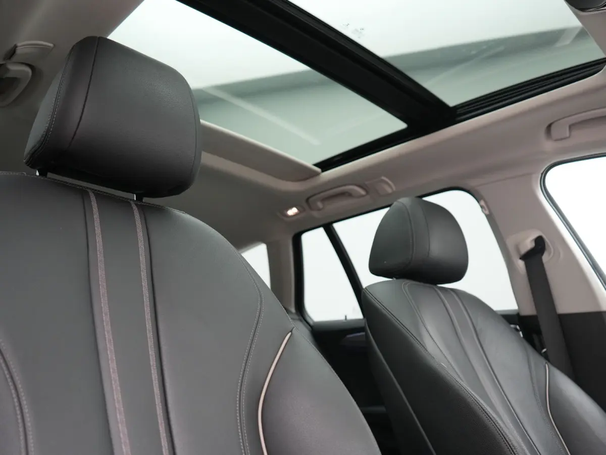 530e xDrive Business Edition Plus 293pk Dealer O.H. | Panodak | Adaptive Cruise | Head Up | Laser LED | 360 Camera | Lederen Comfortzetels Verwarmd | Sfeerverlichting | Keyless | Blis | Appl