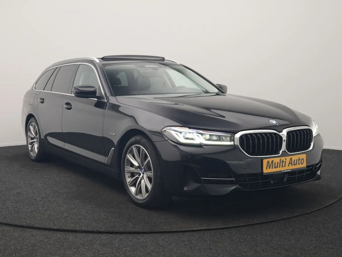 530e xDrive Business Edition Plus 293pk Dealer O.H. | Panodak | Adaptive Cruise | Head Up | Laser LED | 360 Camera | Lederen Comfortzetels Verwarmd | Sfeerverlichting | Keyless | Blis | Appl