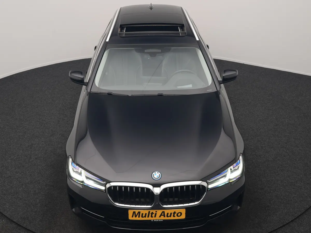 530e xDrive Business Edition Plus 293pk Dealer O.H. | Panodak | Adaptive Cruise | Head Up | Laser LED | 360 Camera | Lederen Comfortzetels Verwarmd | Sfeerverlichting | Keyless | Blis | Appl