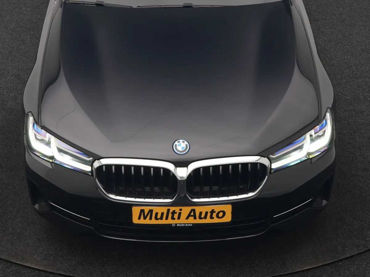 530e xDrive Business Edition Plus 293pk Dealer O.H. | Panodak | Adaptive Cruise | Head Up | Laser LED | 360 Camera | Lederen Comfortzetels Verwarmd | Sfeerverlichting | Keyless | Blis | Appl