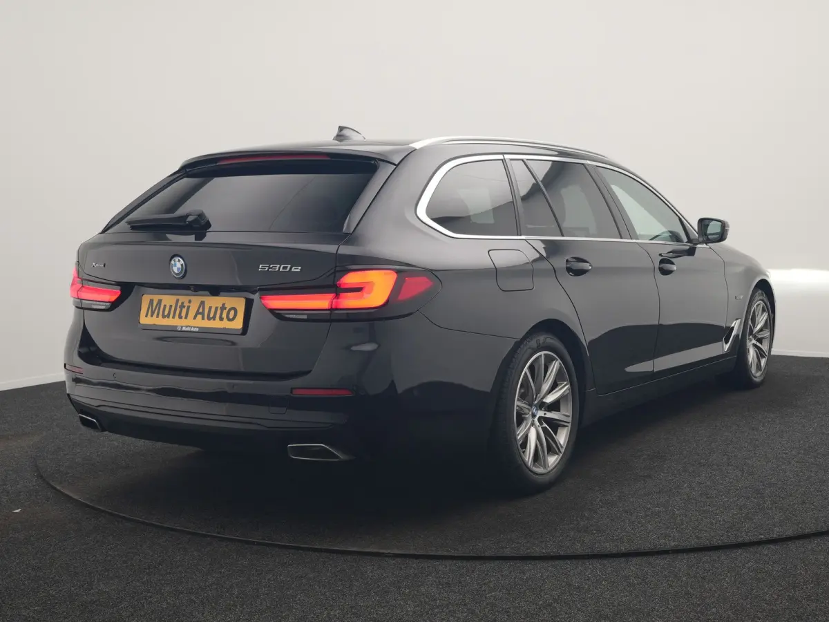 530e xDrive Business Edition Plus 293pk Dealer O.H. | Panodak | Adaptive Cruise | Head Up | Laser LED | 360 Camera | Lederen Comfortzetels Verwarmd | Sfeerverlichting | Keyless | Blis | Appl