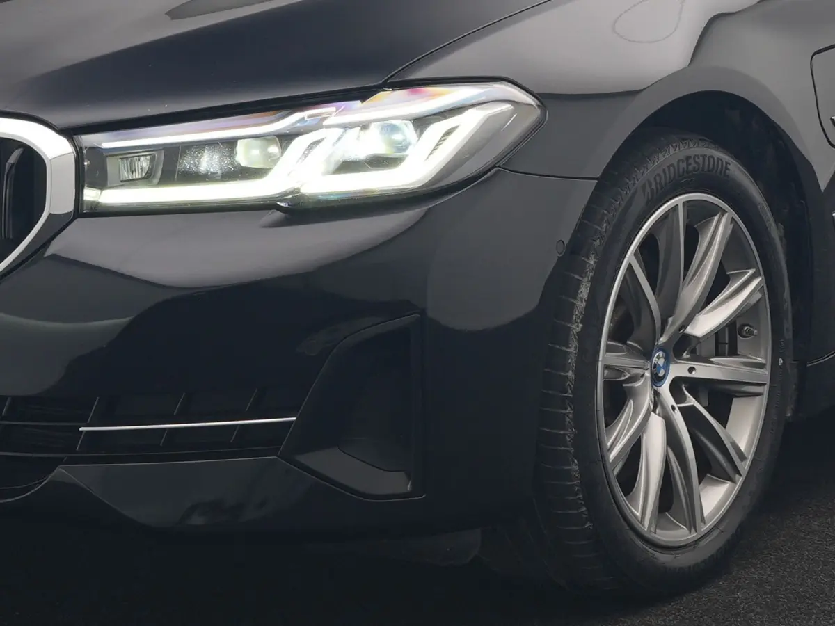 530e xDrive Business Edition Plus 293pk Dealer O.H. | Panodak | Adaptive Cruise | Head Up | Laser LED | 360 Camera | Lederen Comfortzetels Verwarmd | Sfeerverlichting | Keyless | Blis | Appl