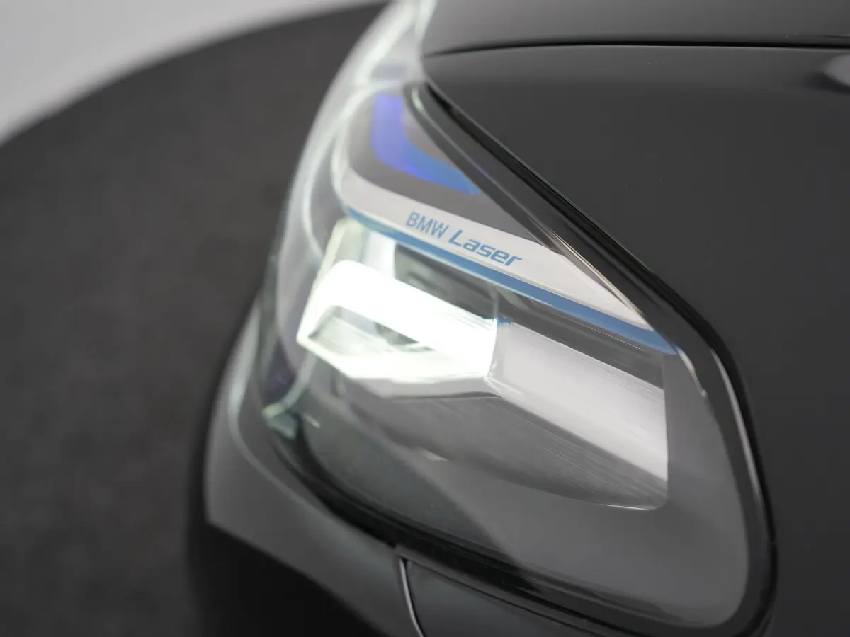 530e xDrive Business Edition Plus 293pk Dealer O.H. | Panodak | Adaptive Cruise | Head Up | Laser LED | 360 Camera | Lederen Comfortzetels Verwarmd | Sfeerverlichting | Keyless | Blis | Appl