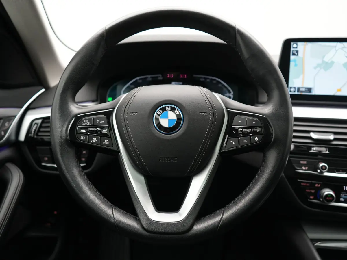 530e xDrive Business Edition Plus 293pk Dealer O.H. | Panodak | Adaptive Cruise | Head Up | Laser LED | 360 Camera | Lederen Comfortzetels Verwarmd | Sfeerverlichting | Keyless | Blis | Appl