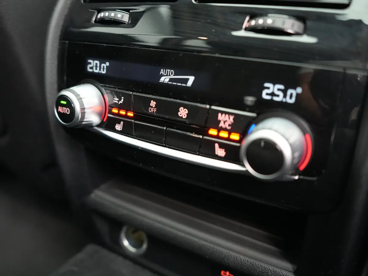 530e xDrive Business Edition Plus 293pk Dealer O.H. | Panodak | Adaptive Cruise | Head Up | Laser LED | 360 Camera | Lederen Comfortzetels Verwarmd | Sfeerverlichting | Keyless | Blis | Appl