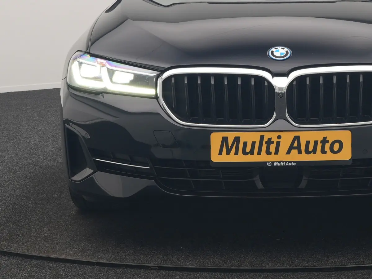 530e xDrive Business Edition Plus 293pk Dealer O.H. | Panodak | Adaptive Cruise | Head Up | Laser LED | 360 Camera | Lederen Comfortzetels Verwarmd | Sfeerverlichting | Keyless | Blis | Appl