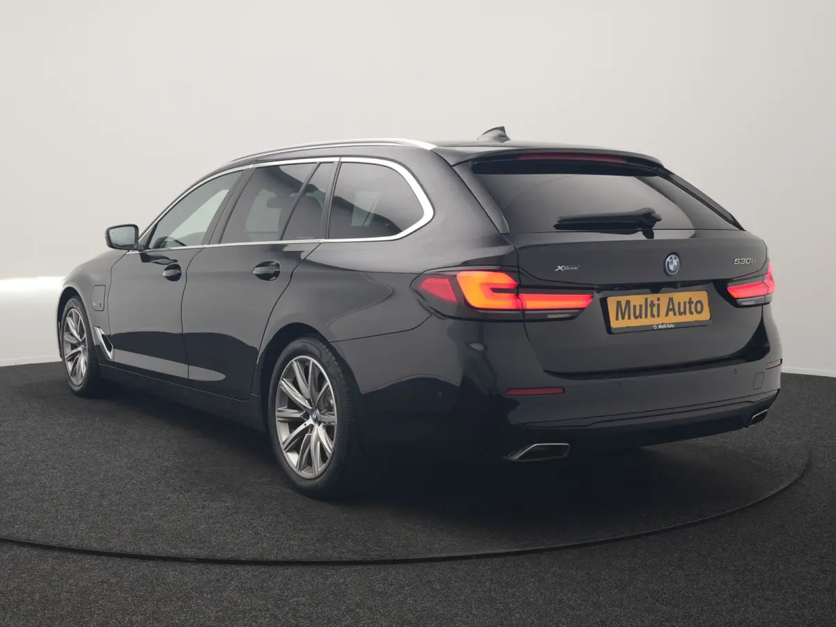 530e xDrive Business Edition Plus 293pk Dealer O.H. | Panodak | Adaptive Cruise | Head Up | Laser LED | 360 Camera | Lederen Comfortzetels Verwarmd | Sfeerverlichting | Keyless | Blis | Appl