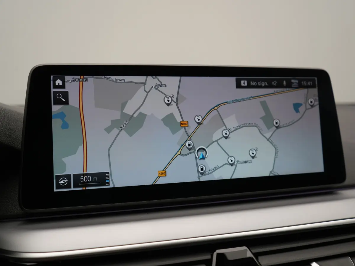 530e xDrive Business Edition Plus 293pk Dealer O.H. | Panodak | Adaptive Cruise | Head Up | Laser LED | 360 Camera | Lederen Comfortzetels Verwarmd | Sfeerverlichting | Keyless | Blis | Appl
