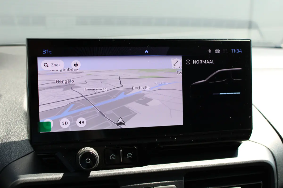 136 L1 50 kWh | Fase 3 laden | Navigatie | Camera | 3-Zits | Parkeersensoren voor + achter | Apple carplay |