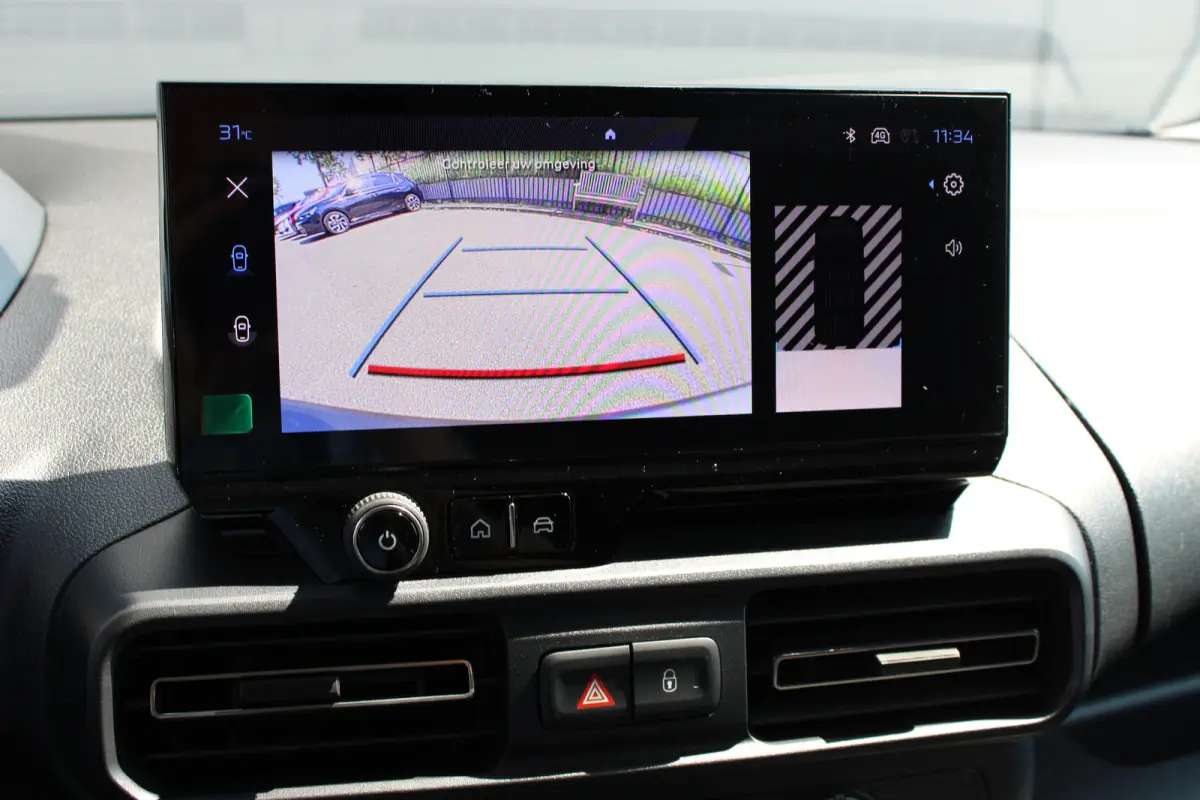 136 L1 50 kWh | Fase 3 laden | Navigatie | Camera | 3-Zits | Parkeersensoren voor + achter | Apple carplay |