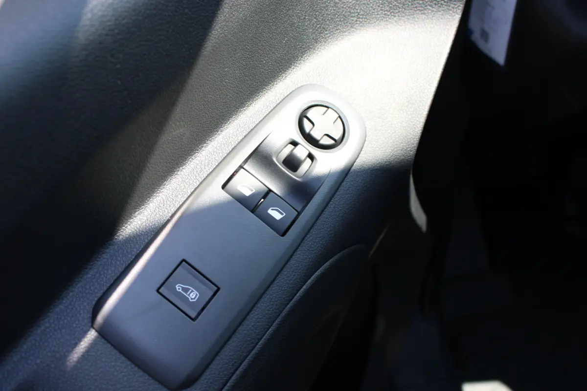 136 L1 50 kWh | Fase 3 laden | Navigatie | Camera | 3-Zits | Parkeersensoren voor + achter | Apple carplay |