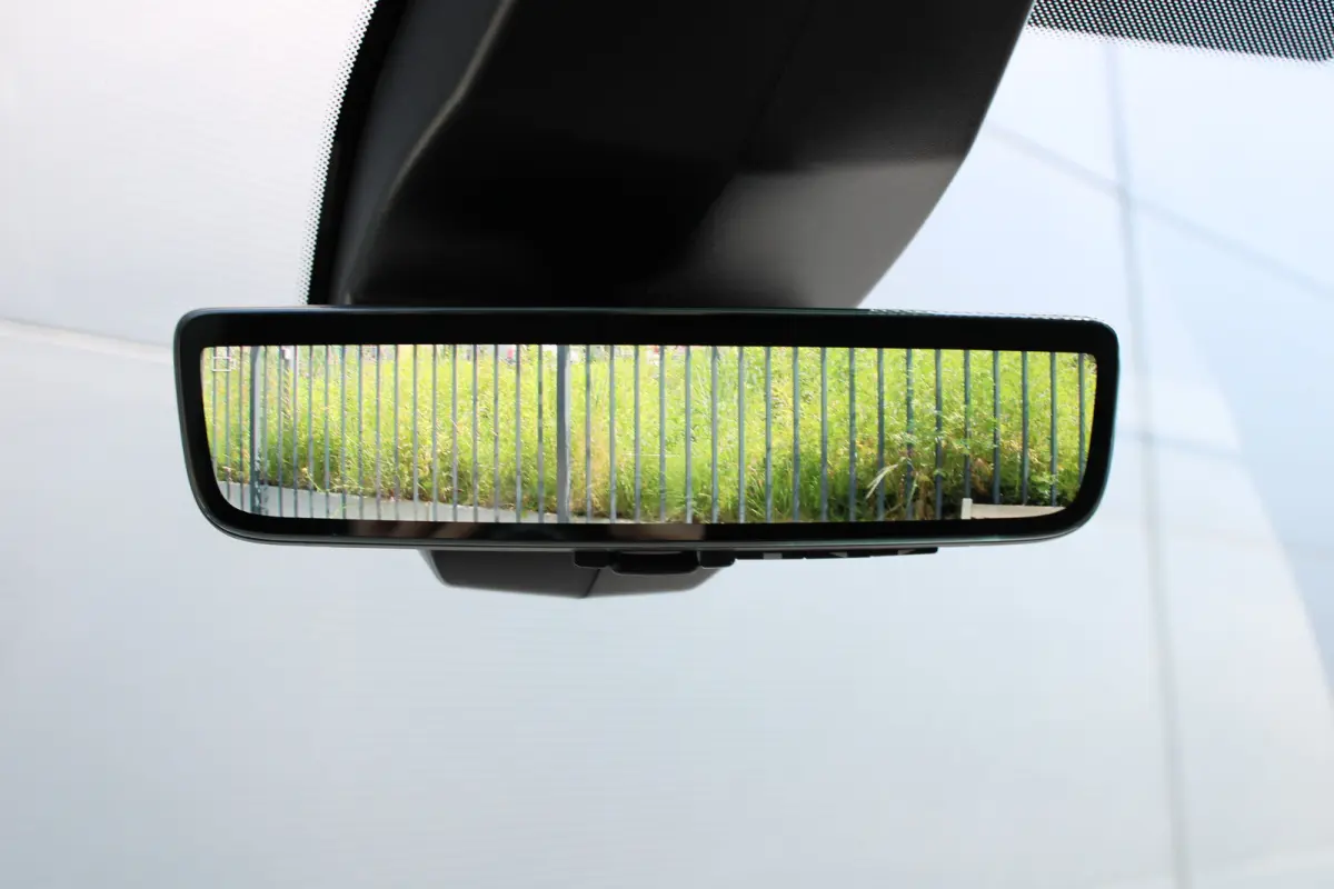 136 L1 50 kWh | Fase 3 laden | Navigatie | Camera | 3-Zits | Parkeersensoren voor + achter | Apple carplay |