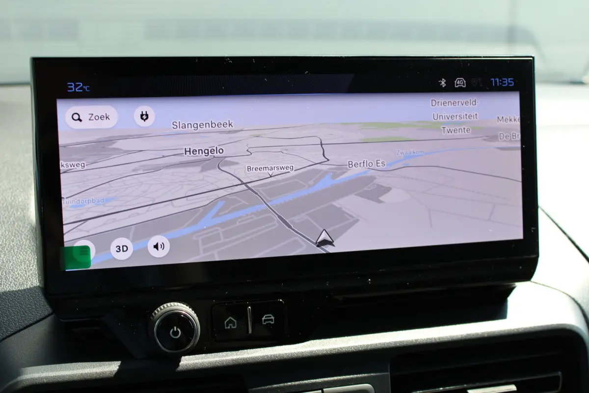 136 L1 50 kWh | Fase 3 laden | Navigatie | Camera | 3-Zits | Parkeersensoren voor + achter | Apple carplay |