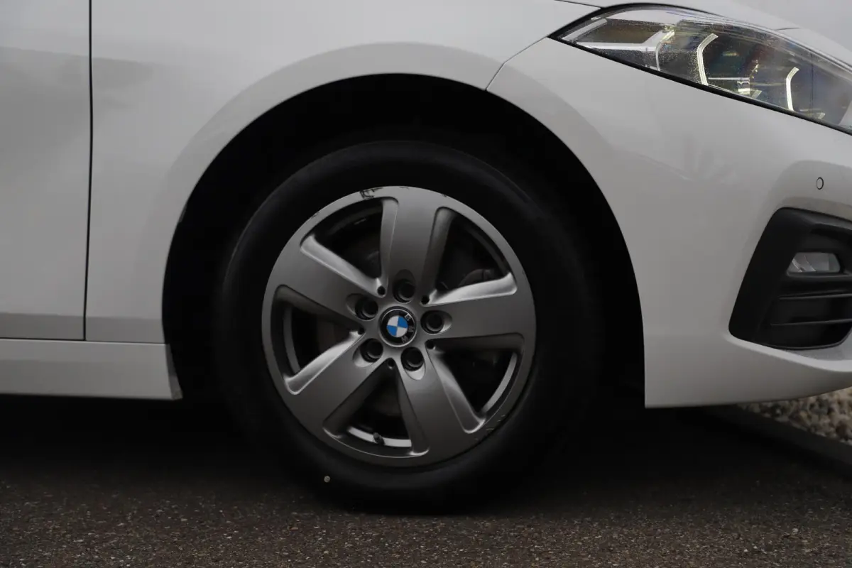 116i Lesauto ! Sportstoelen Navigatie LED Carplay Android Parkeersensoren Climate Cruise Control LMV