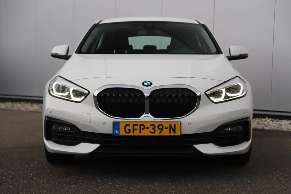 116i Lesauto ! Sportstoelen Navigatie LED Carplay Android Parkeersensoren Climate Cruise Control LMV